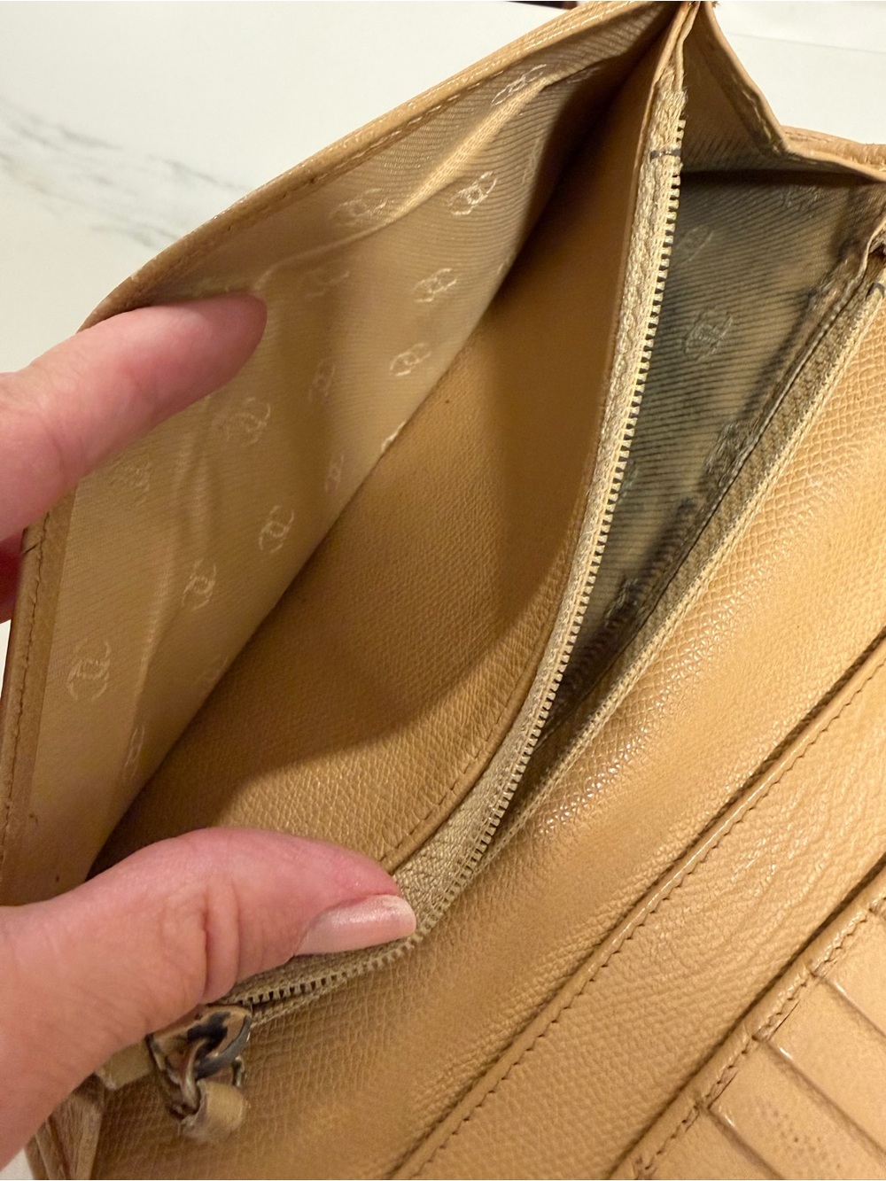Chanel button bifold long wallet in Tan leather - Picture 12 of 16